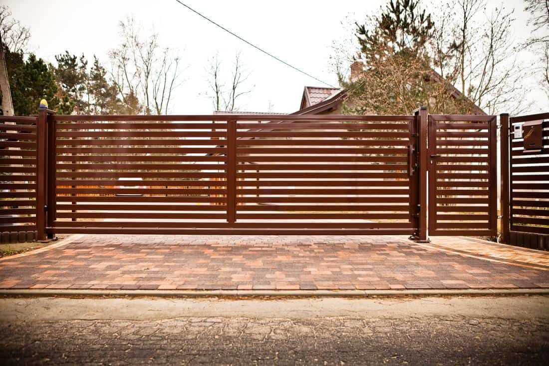 Jak zaprogramować pilot do bramy wjazdowej?